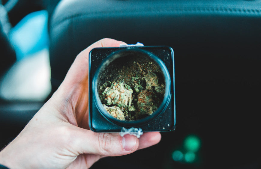 CBD konsumieren oder Auto fahren: Der Staat will uns zur Wahl zwingen