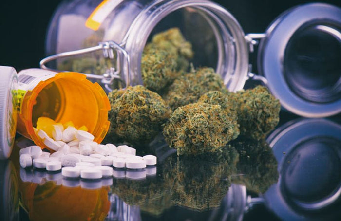 Kann man CBD und Paracetamol gleichzeitig einnehmen?